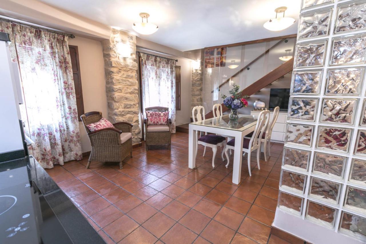 Balcones Con Encanto - Vistas Al Conjunto Monumental Patrimonio De La Humanidad